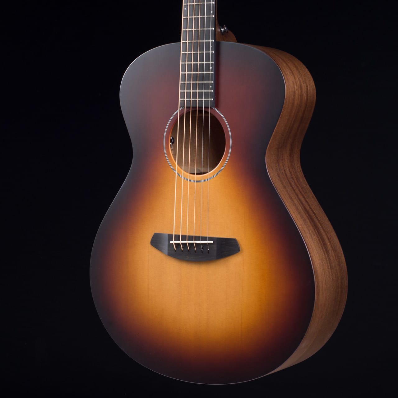 Breedlove-USA-Concert-Moonlight-E_21893_Angle-Right__43661