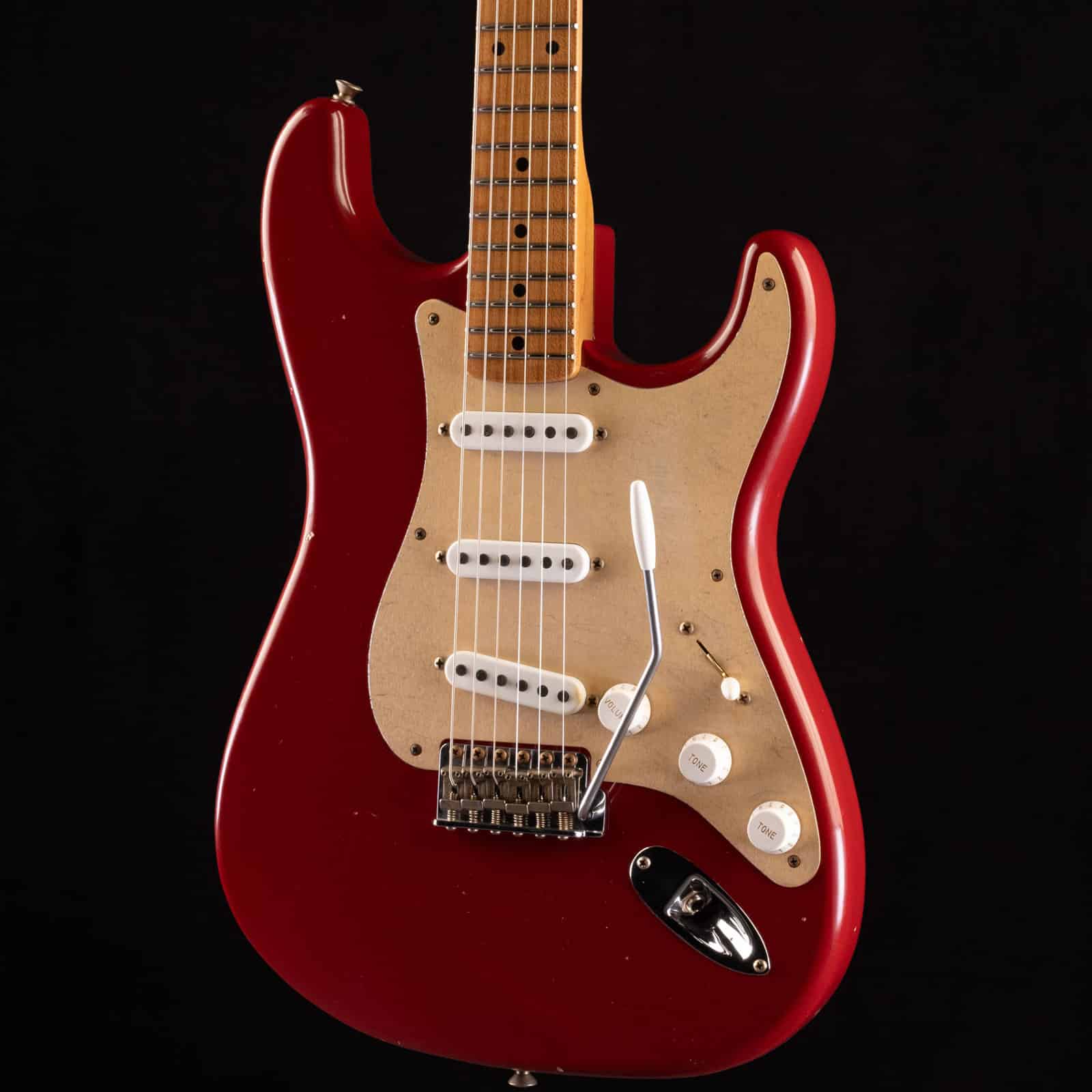 FEN-B4-LTD-54-RSTD-STRAT-JRN-CMR-LXX0664-angel-right__04841