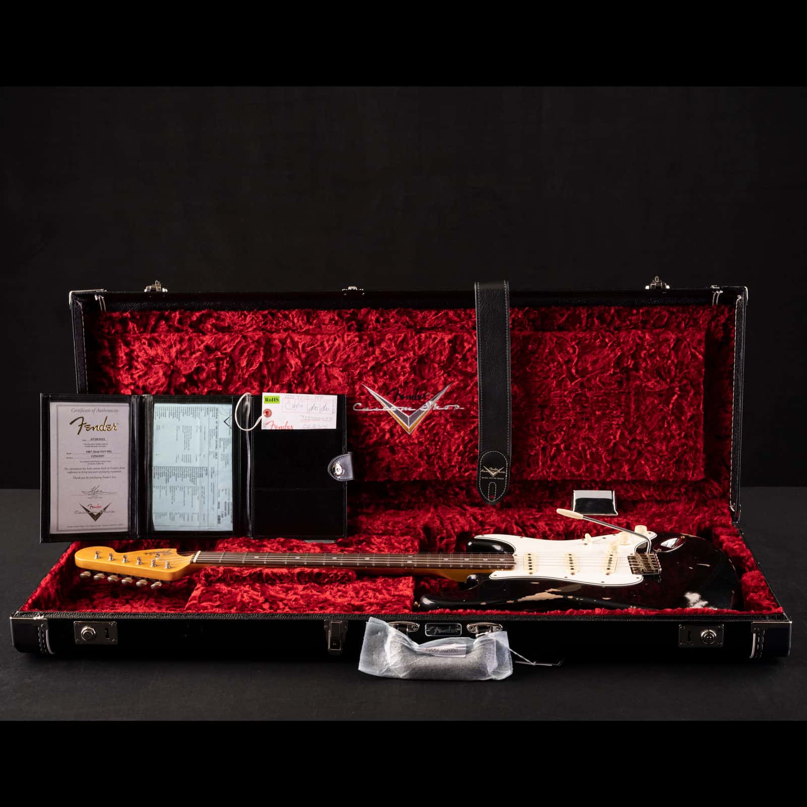 FEN-CUSTOM-SHOP-1967-STRAT-MAPLE-RW-HEAVY-RELIC-AGED-BLACK-CZ563091-case__87565