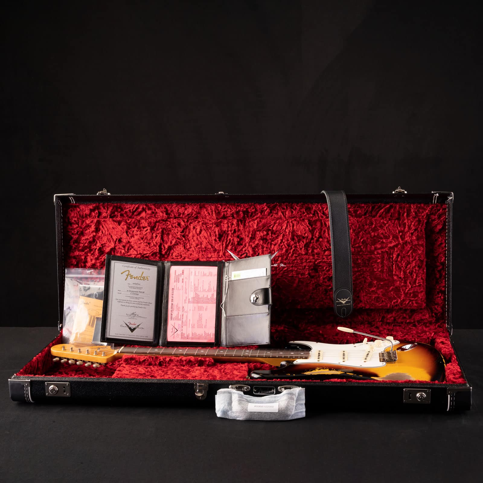 FEN-CUSTOM-SHOP-STRAT-1967-MAPLE-RW-HEAVY-RELIC-AGED-FADED-3-TONE-SB-CZ562695-case__63302