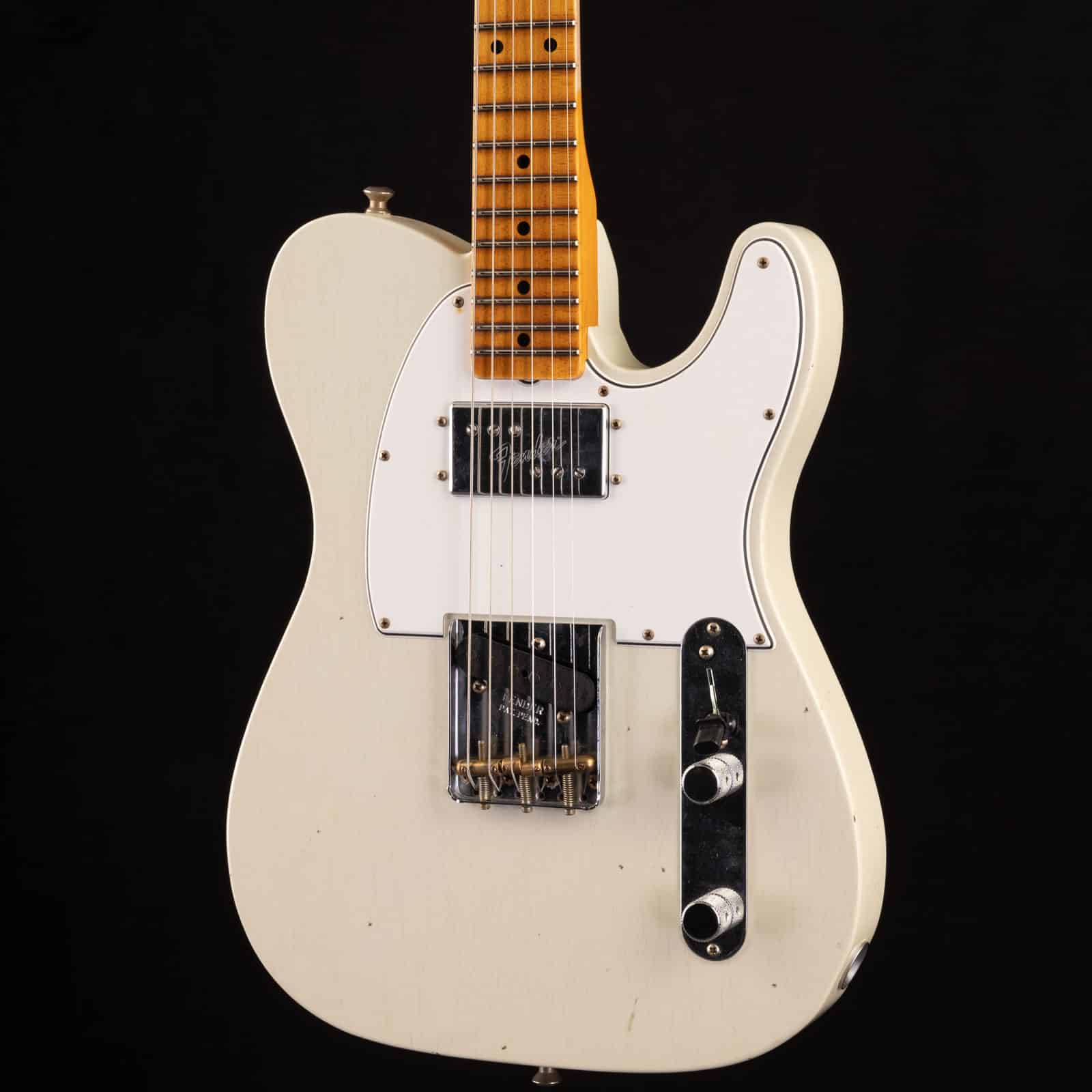 FEN-TELE-CS-B2-POSTMODERN-MPL-JRN-XN16709-angleriht__07850