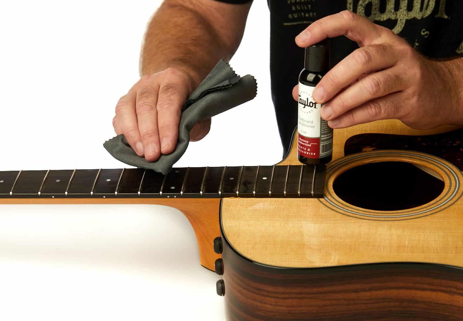 TW-1307-02-FretboardConditioner-03_Resize_1600__17044