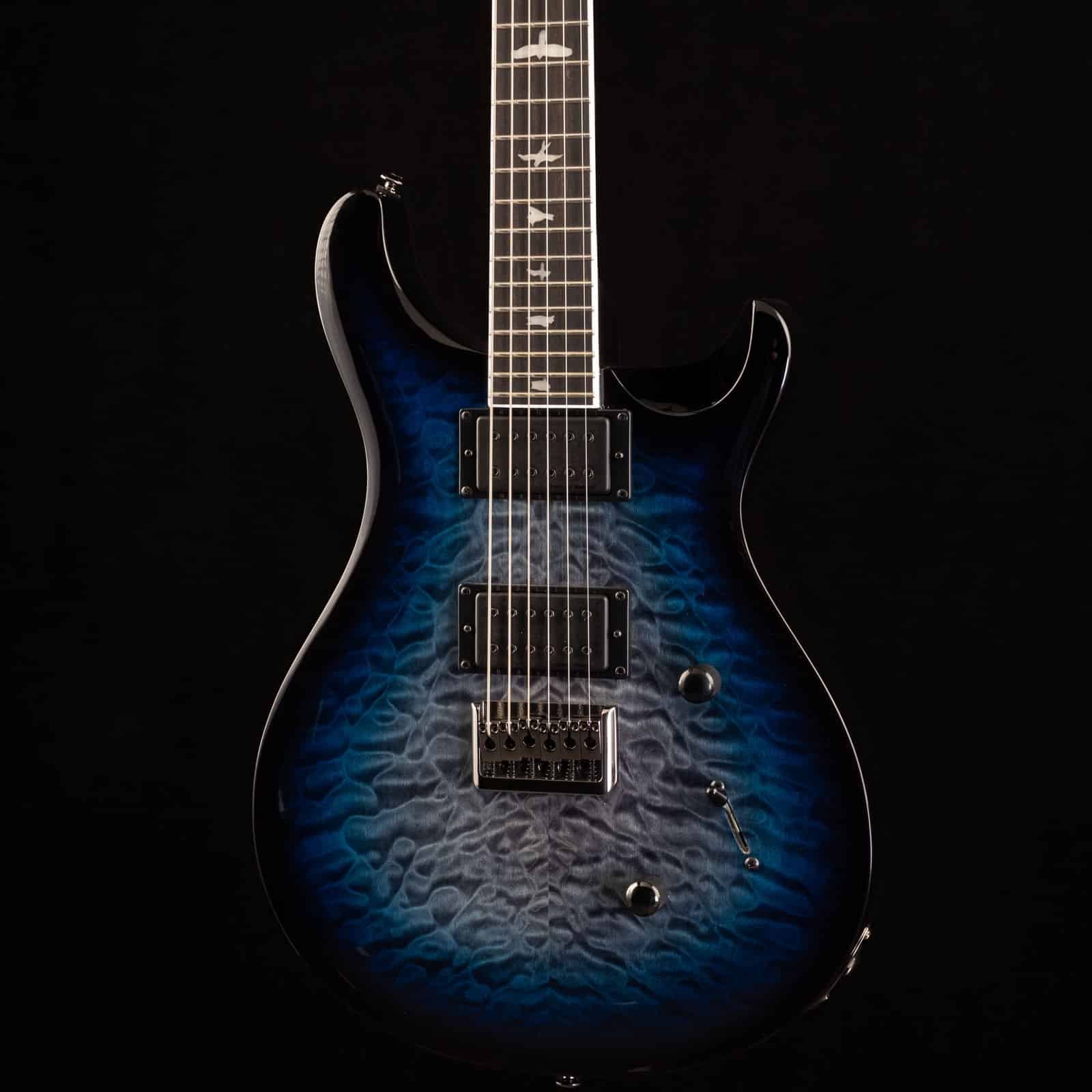 PRS-SE-HOLCOMB-MN--EBONY---HOLCOMB-BLUE-BURST-CTIF060147-angle-rig