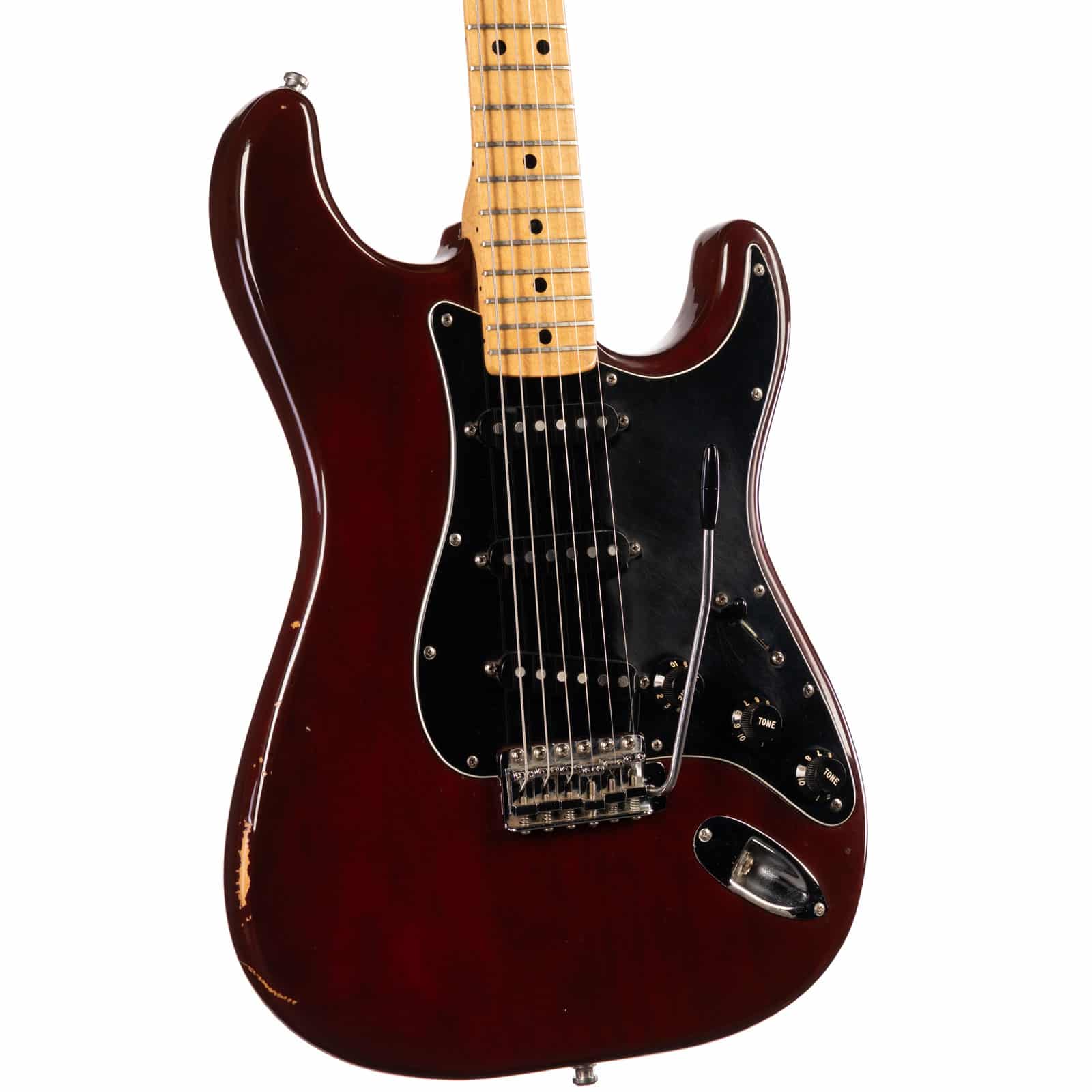 FEN-1978-STRAT-WALNUT-WOHSC---5910263---U-angle-left