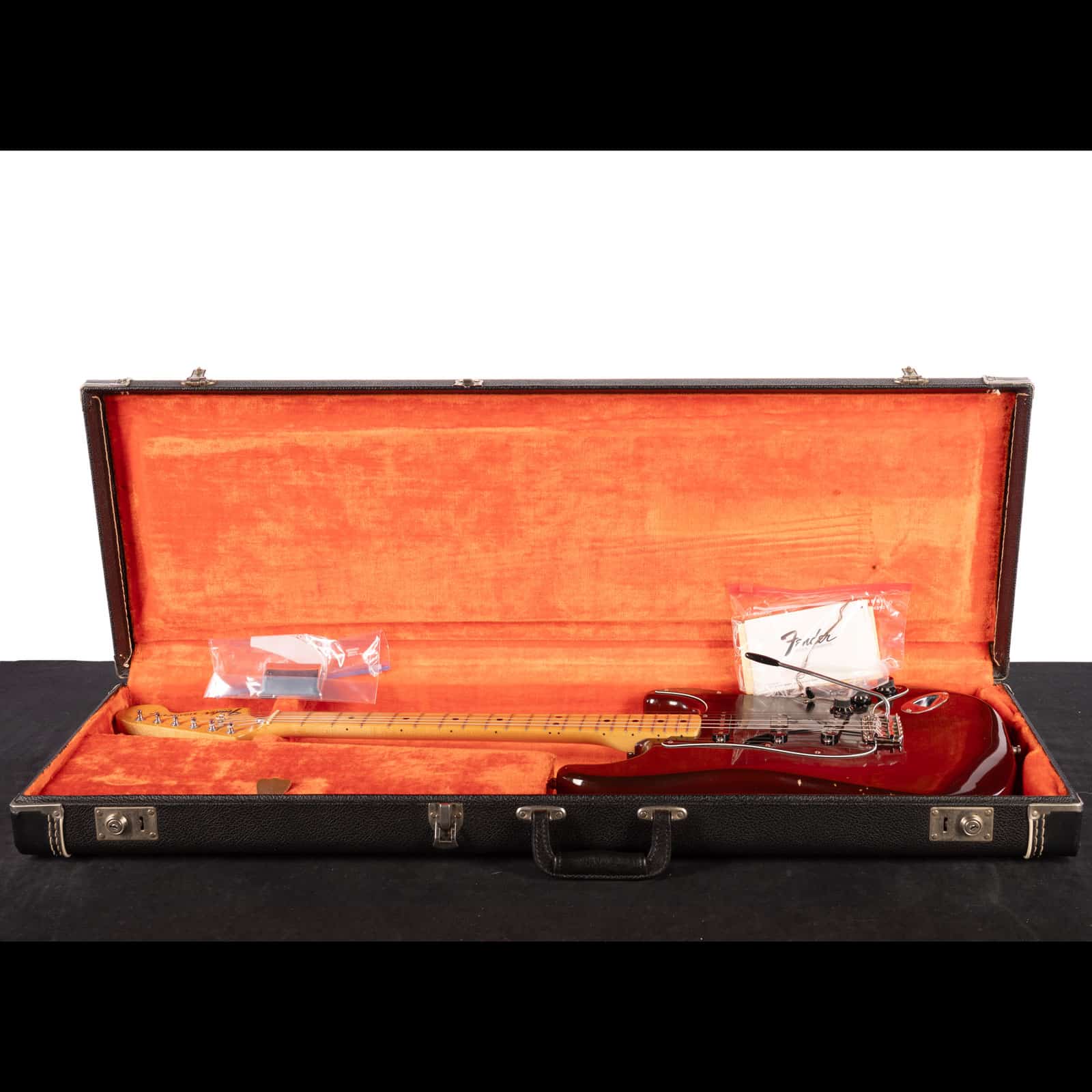 FEN-1978-STRAT-WALNUT-WOHSC---5910263---U-case